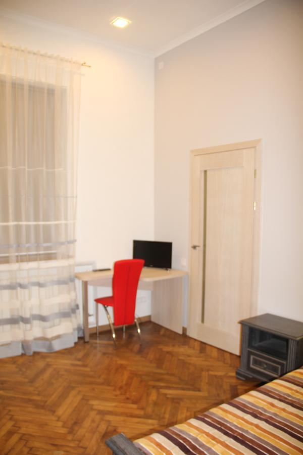 Apartment On Khorvatska Street 利沃夫 外观 照片